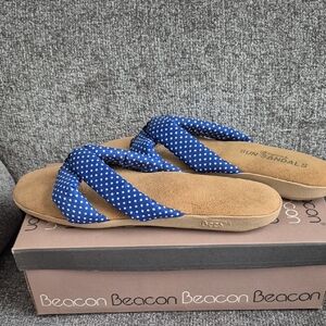 Womens Size 10 Beacon Bees Sun  Sandals